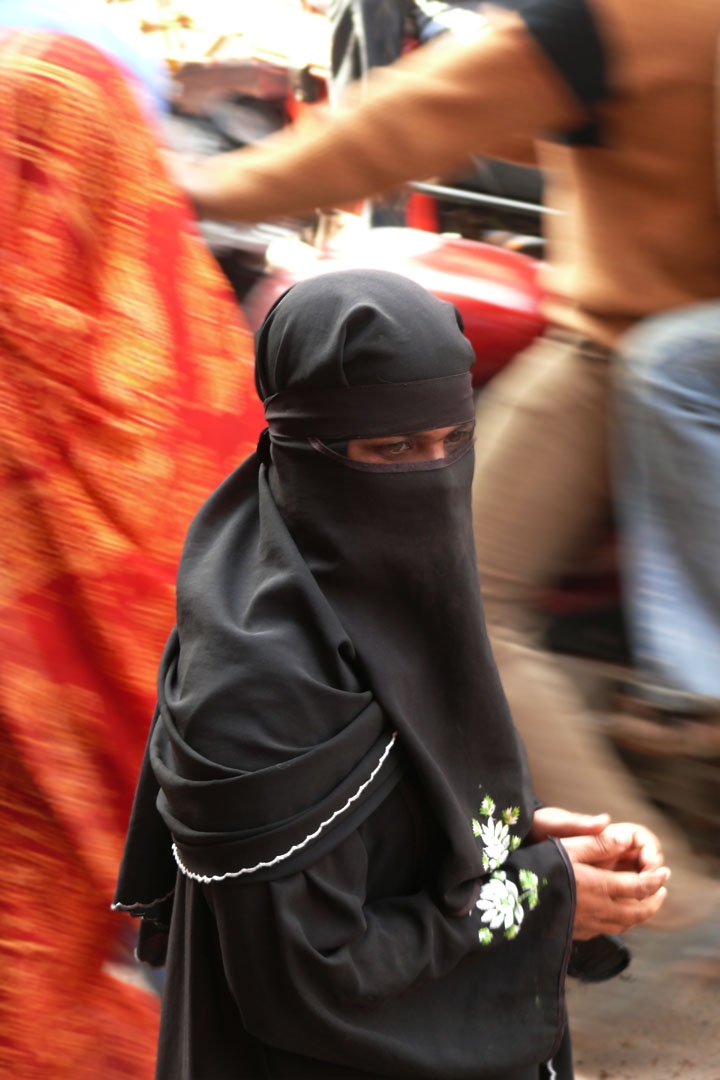Arab burqa uned hidden