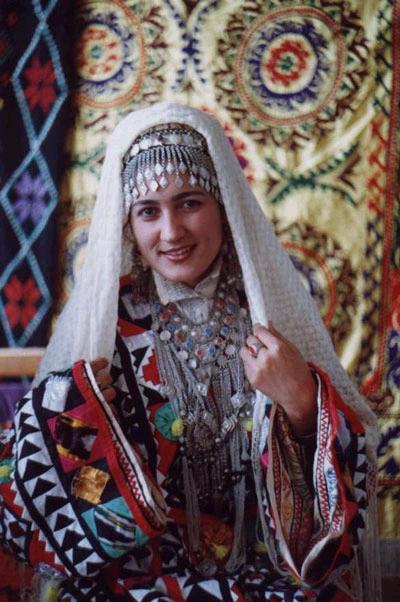 https://muhajabat.files.wordpress.com/2011/10/tajikistan_national_dress.jpg